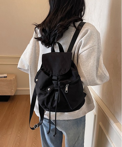 LA VORAGINE(ラ ヴォラジネ)の「軽いバッグアシメポケットコンパクトリュックサック(バックパック/リュック・レディース・ピンク/ブラック/アイボリー/ブルー・FREE)」の13枚目の写真