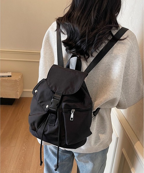 LA VORAGINE(ラ ヴォラジネ)の「軽いバッグアシメポケットコンパクトリュックサック(バックパック/リュック・レディース・ピンク/ブラック/アイボリー/ブルー・FREE)」の14枚目の写真
