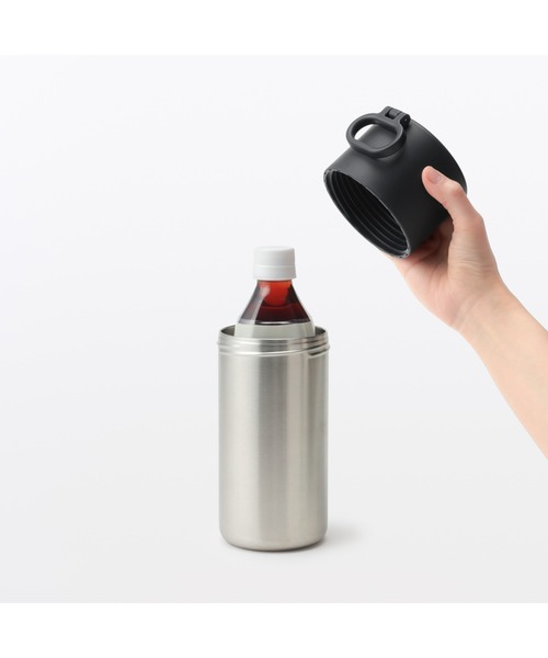 無印良品（ムジルシリョウヒン）の「冷やしたまま持ち運べる　ペットボトル用保冷ホルダー　たためる持ち手付き　５００ー６５０ｍＬ用（水筒・メンズ・ホワイト/シルバー・FREE）」の7枚目の写真