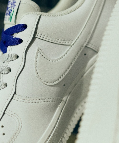 NIKE(ナイキ)の「W AIR FORCE 1 '07 SE IF0498-101(スニーカー・レディース・ホワイト・22.5cm/29.0cm/28.5cm/28.0cm/27.5cm/24.0cm/23.5cm/23.0cm/22.0cm/27.0cm/26.5cm/26.0cm/25.5cm/25.0cm/24.5cm)」の13枚目の写真