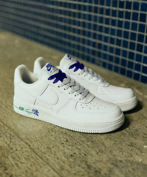 NIKE(ナイキ)の「W AIR FORCE 1 '07 SE IF0498-101(スニーカー・レディース・ホワイト・22.5cm/29.0cm/28.5cm/28.0cm/27.5cm/24.0cm/23.5cm/23.0cm/22.0cm/27.0cm/26.5cm/26.0cm/25.5cm/25.0cm/24.5cm)」の9枚目の写真
