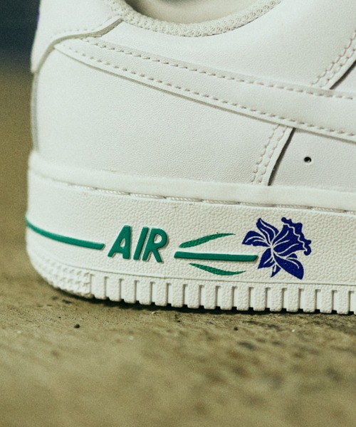 NIKE(ナイキ)の「W AIR FORCE 1 '07 SE IF0498-101(スニーカー・レディース・ホワイト・22.5cm/29.0cm/28.5cm/28.0cm/27.5cm/24.0cm/23.5cm/23.0cm/22.0cm/27.0cm/26.5cm/26.0cm/25.5cm/25.0cm/24.5cm)」の16枚目の写真