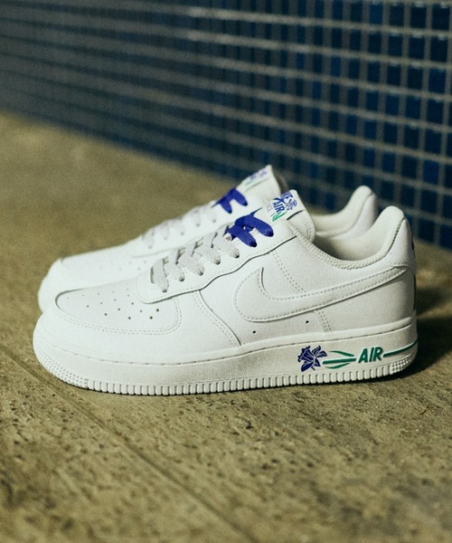 NIKE(ナイキ)の「W AIR FORCE 1 '07 SE IF0498-101(スニーカー・レディース・ホワイト・22.5cm/29.0cm/28.5cm/28.0cm/27.5cm/24.0cm/23.5cm/23.0cm/22.0cm/27.0cm/26.5cm/26.0cm/25.5cm/25.0cm/24.5cm)」の8枚目の写真
