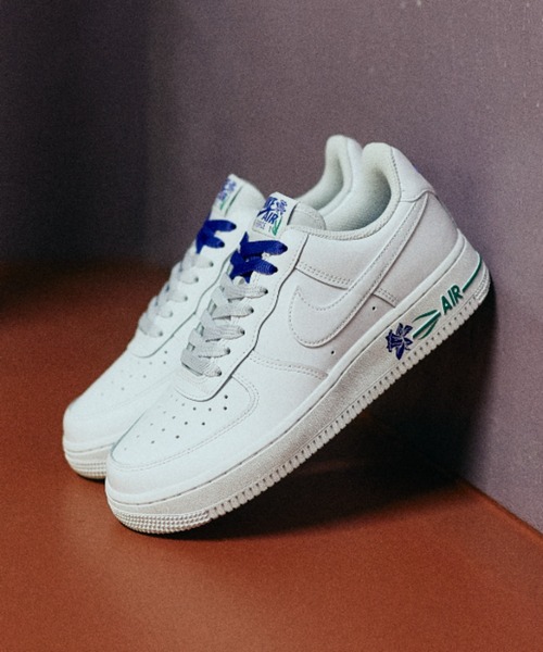 NIKE(ナイキ)の「W AIR FORCE 1 '07 SE IF0498-101(スニーカー・レディース・ホワイト・22.5cm/29.0cm/28.5cm/28.0cm/27.5cm/24.0cm/23.5cm/23.0cm/22.0cm/27.0cm/26.5cm/26.0cm/25.5cm/25.0cm/24.5cm)」の22枚目の写真