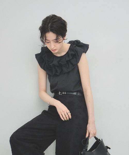 ARVELLIA（アルベリア）の「CLOUD RUFFLE BLOUSE（シャツ/ブラウス・レディース・ブラック/ホワイト・M）」の3枚目の写真