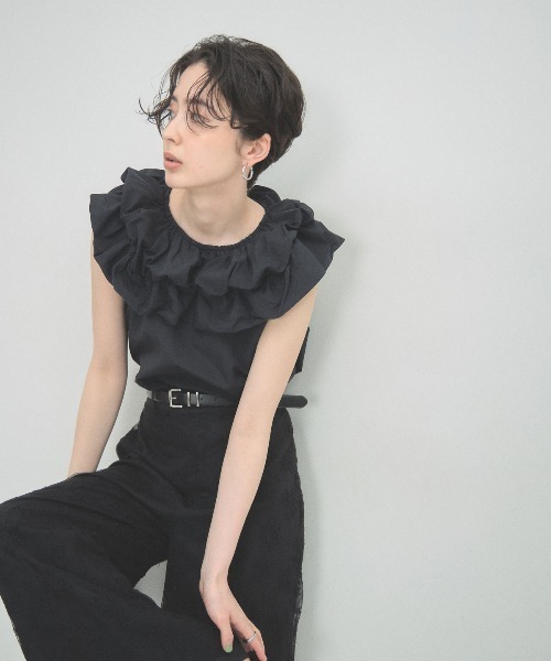 ARVELLIA（アルベリア）の「CLOUD RUFFLE BLOUSE（シャツ/ブラウス・レディース・ブラック/ホワイト・M）」の4枚目の写真