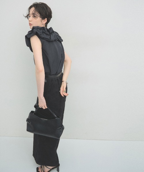 ARVELLIA（アルベリア）の「CLOUD RUFFLE BLOUSE（シャツ/ブラウス・レディース・ブラック/ホワイト・M）」の5枚目の写真