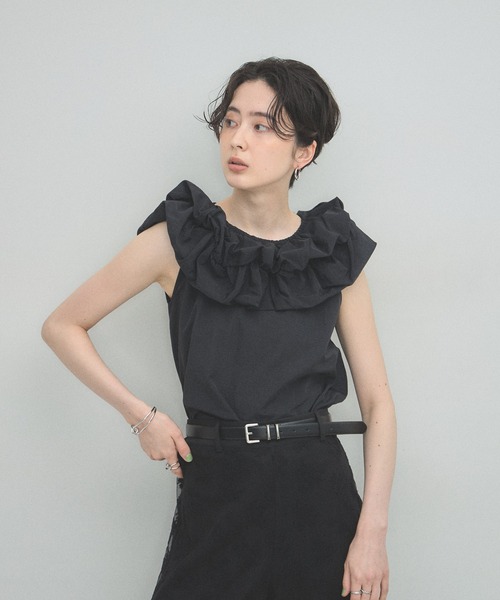 ARVELLIA（アルベリア）の「CLOUD RUFFLE BLOUSE（シャツ/ブラウス・レディース・ブラック/ホワイト・M）」の7枚目の写真
