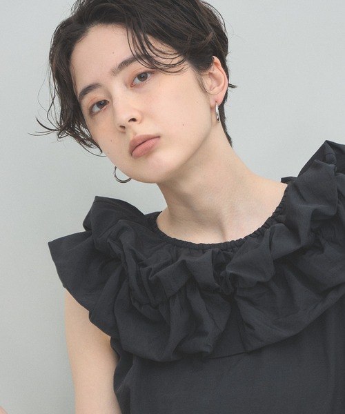 ARVELLIA（アルベリア）の「CLOUD RUFFLE BLOUSE（シャツ/ブラウス・レディース・ブラック/ホワイト・M）」の8枚目の写真