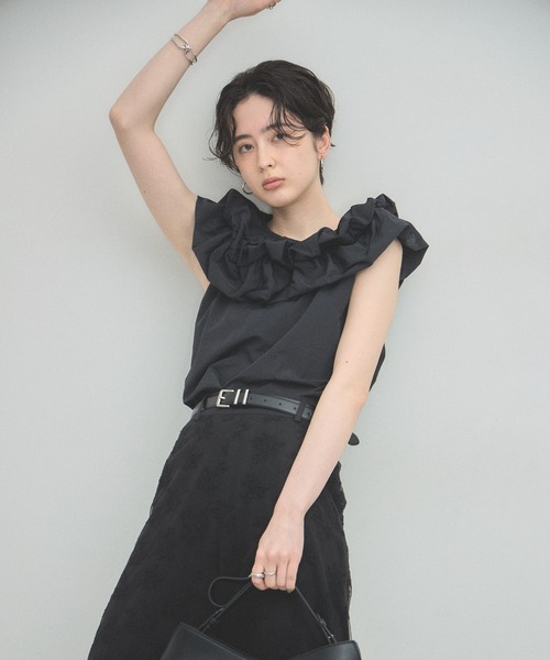 ARVELLIA（アルベリア）の「CLOUD RUFFLE BLOUSE（シャツ/ブラウス・レディース・ブラック/ホワイト・M）」の12枚目の写真
