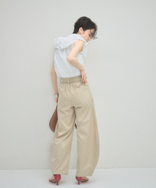 ARVELLIA（アルベリア）の「CLOUD RUFFLE BLOUSE（シャツ/ブラウス・レディース・ブラック/ホワイト・M）」の20枚目の写真