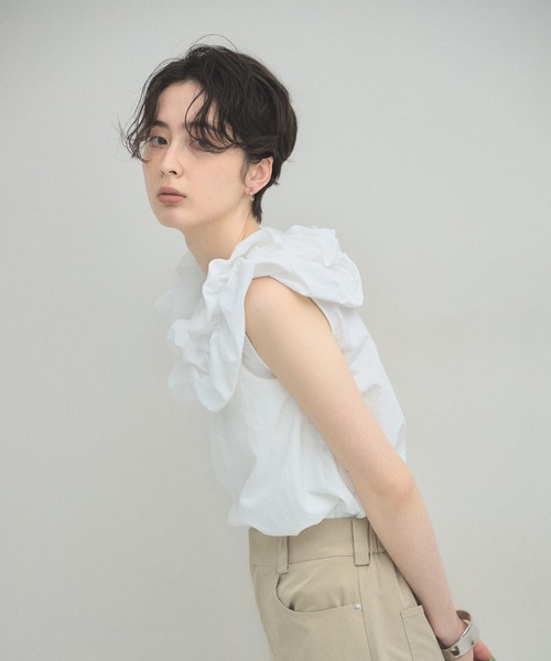 ARVELLIA（アルベリア）の「CLOUD RUFFLE BLOUSE（シャツ/ブラウス・レディース・ブラック/ホワイト・M）」の22枚目の写真