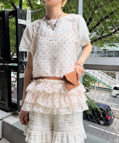 w closet(ダブルクローゼット)の「【4色展開/無地/ドット柄】シアーフリルキャミ 夏服(キャミソール・レディース・レッド/オフホワイト/アイボリー/ブラック・FREE)」の22枚目の写真