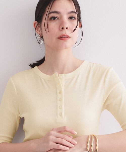 OPAQUE.CLIP(オペークドットクリップ)の「シアーコットンヘンリーネックカットソー【洗濯機OK】(Tシャツ/カットソー・レディース・ダークブラウン/アイボリー/ブラック・38/40)」の21枚目の写真