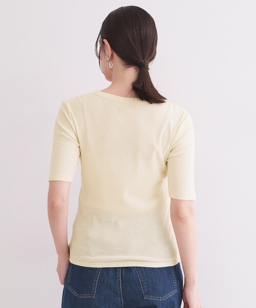 OPAQUE.CLIP(オペークドットクリップ)の「シアーコットンヘンリーネックカットソー【洗濯機OK】(Tシャツ/カットソー・レディース・ダークブラウン/アイボリー/ブラック・38/40)」の7枚目の写真