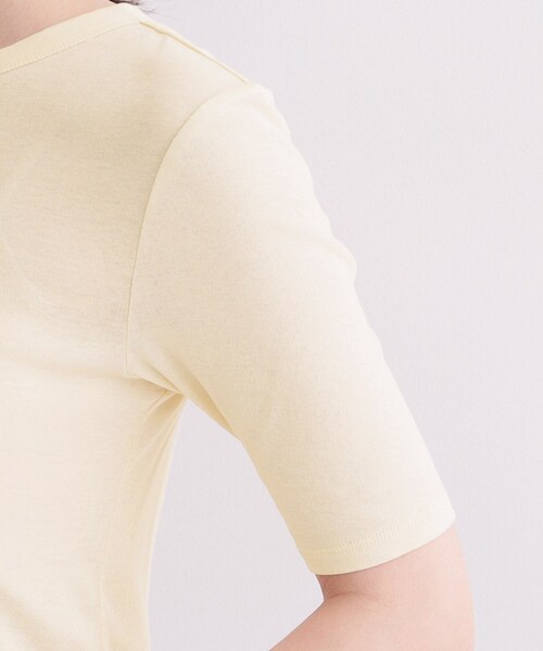 OPAQUE.CLIP(オペークドットクリップ)の「シアーコットンヘンリーネックカットソー【洗濯機OK】(Tシャツ/カットソー・レディース・ダークブラウン/アイボリー/ブラック・38/40)」の5枚目の写真
