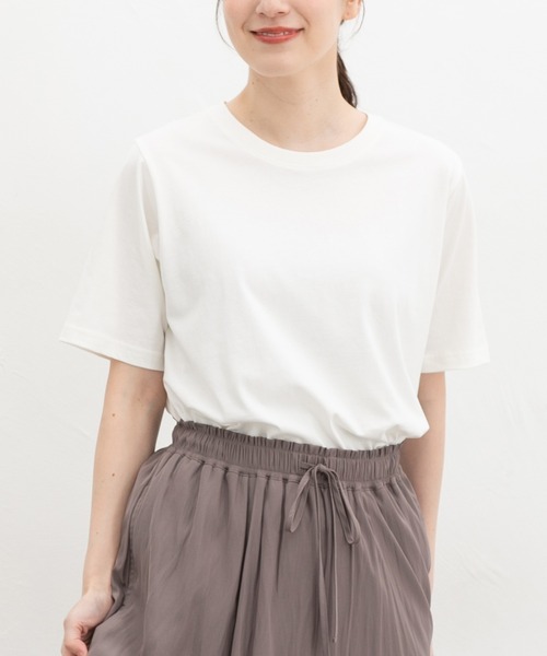 Honeys(ハニーズ)の「【接触冷感・ひんやりコットン】ひんやり綿半袖Tシャツ(Tシャツ/カットソー・レディース・スミクロ/レッド/ブラック/ブラウン/ダークブルー/オフホワイト・S/M/LL/L)」の2枚目の写真