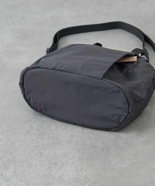 EARTH MADE（アースメイド）の「【WEB限定】【EARTH MADE】軽量ナイロンミニ2WAYショルダーバッグ（ショルダーバッグ・レディース・ベージュ/ブラック/パープル・フリー）」の15枚目の写真