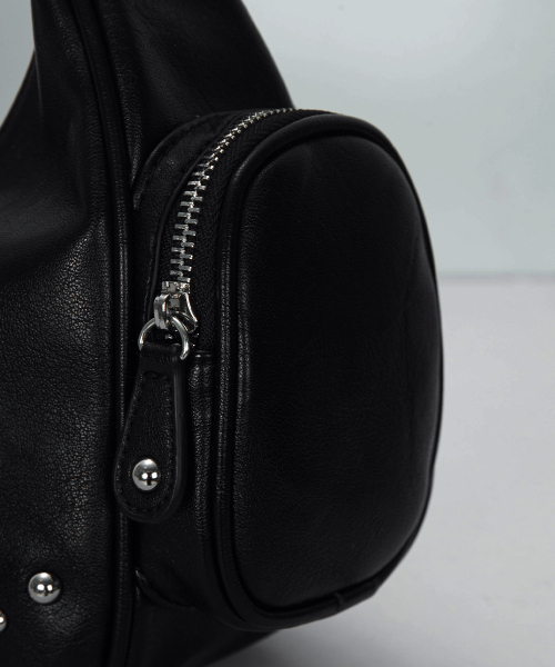 ASON(アズオン)の「MOTE STUD BAG / BLACK(ショルダーバッグ・レディース・その他・FREE)」の5枚目の写真