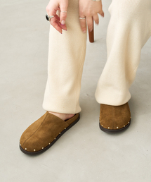 FLAT（フラット）の「レザースタッズクロッグ（その他シューズ）」