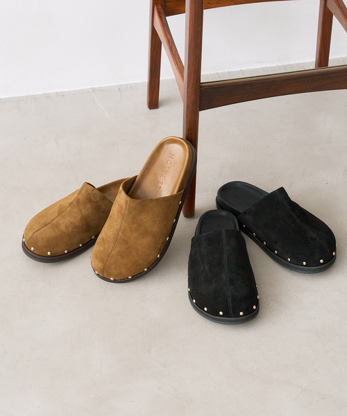 FLAT（フラット）の「レザースタッズクロッグ（その他シューズ・レディース・ブラック/キャメル・SMALL/MEDIUM/LARGE/X-LARGE）」の3枚目の写真