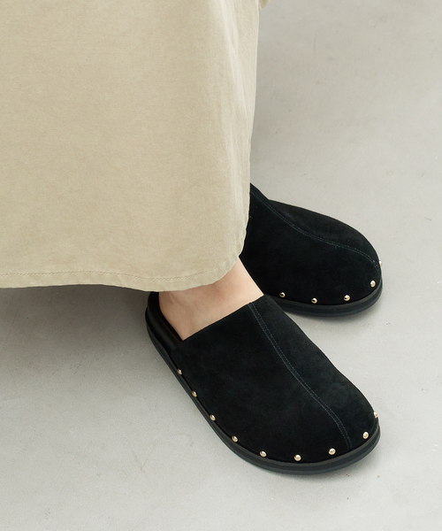 FLAT（フラット）の「レザースタッズクロッグ（その他シューズ・レディース・ブラック/キャメル・SMALL/MEDIUM/LARGE/X-LARGE）」の7枚目の写真