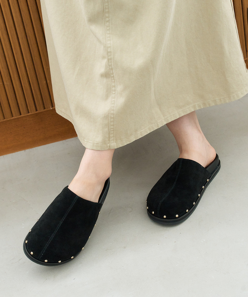 FLAT（フラット）の「レザースタッズクロッグ（その他シューズ・レディース・ブラック/キャメル・SMALL/MEDIUM/LARGE/X-LARGE）」の8枚目の写真