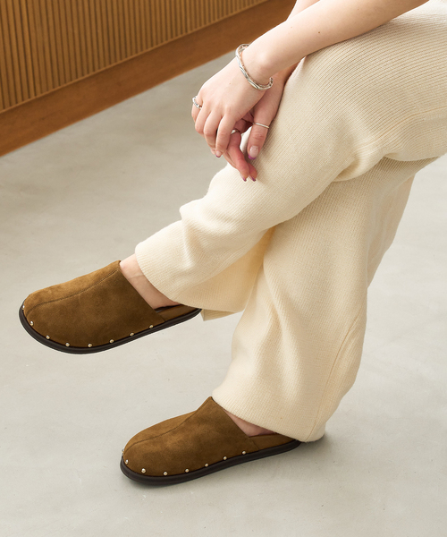 FLAT（フラット）の「レザースタッズクロッグ（その他シューズ・レディース・ブラック/キャメル・SMALL/MEDIUM/LARGE/X-LARGE）」の13枚目の写真