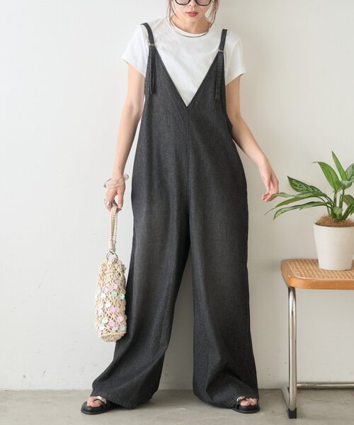 CIAOPANIC TYPY（チャオパニックティピー）の「【3サイズ展開】柔らかデニムVネックサロペット（サロペット/オーバーオール・レディース・ブラック/サックスブルー・SMALL/MEDIUM/LARGE）」の4枚目の写真