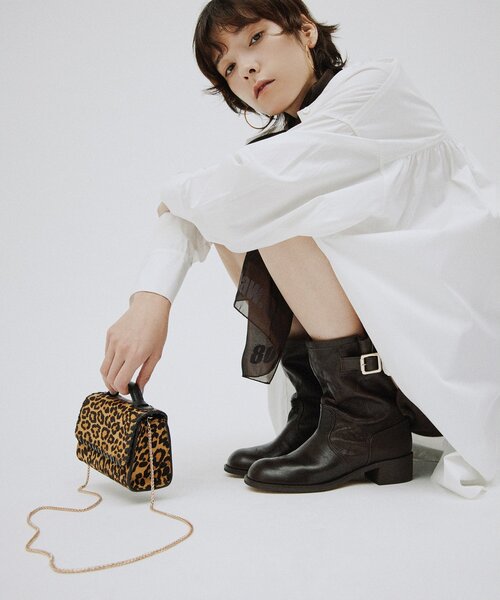 Whim Gazette(ウィムガゼット)の「【Hoaw.】LEOワンハンドルミニバッグ(ハンドバッグ・レディース・キャメル・FREE)」の2枚目の写真