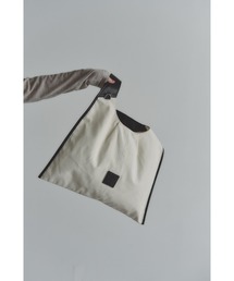 RT；ESKA（アールティーエスカ）の「RT；ESKA（アールティーエスカ） / Shape Tote - Triangle（トートバッグ）」