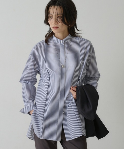 qualite(カリテ)の「ストライプスタンドカラーシャツ(シャツ/ブラウス・レディース・ネイビー/ブラウン/ベージュ・フリー)」の1枚目の写真