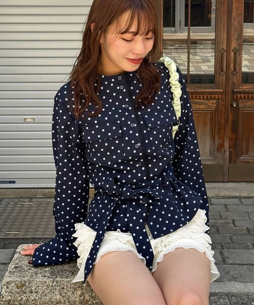 CIAOPANIC（チャオパニック）の「ドット柄スタンドネックベルトシャツジャケット（シャツ/ブラウス・レディース・ネイビー/グレー/ピンク・ONE SIZE）」の2枚目の写真