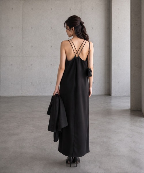 バックスタイルにもこだわったクロスデザインです
model：158cm