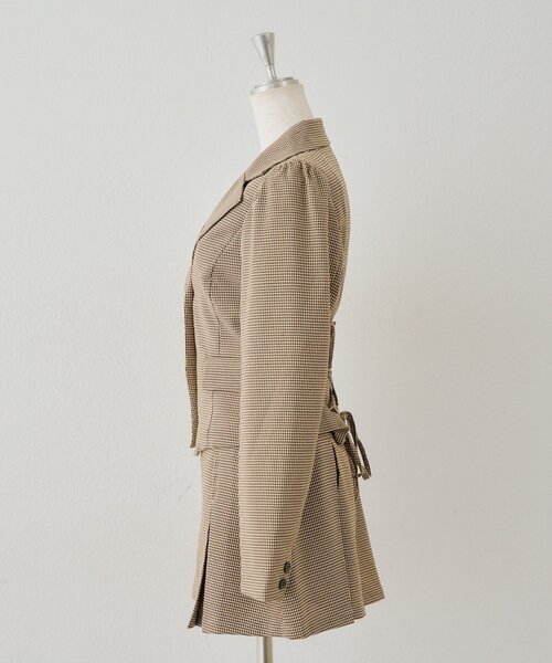 continuer de NICE CLAUP(コンティニューデナイスクラップ)の「【-3kg見え】後ろ姿までかわいいレースアップショートジャケット(テーラードジャケット・レディース・ブラック/ブラウン/チェック・FREE)」の10枚目の写真
