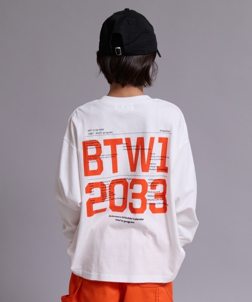 PAIRMANON STREET(ペアマノンストリート)の「【90-160cm】【綿100%】アソート ロゴ 長袖 Tシャツ【PAIRMANON STREET】(Tシャツ/カットソー・キッズ・チャコールグレー/ホワイト/オレンジ/ライトグレー/ホワイト系その他2/ブラック系その他/ブラック/ホワイト系その他/パープル・140/130/110/120/100/150/160/90)」の2枚目の写真