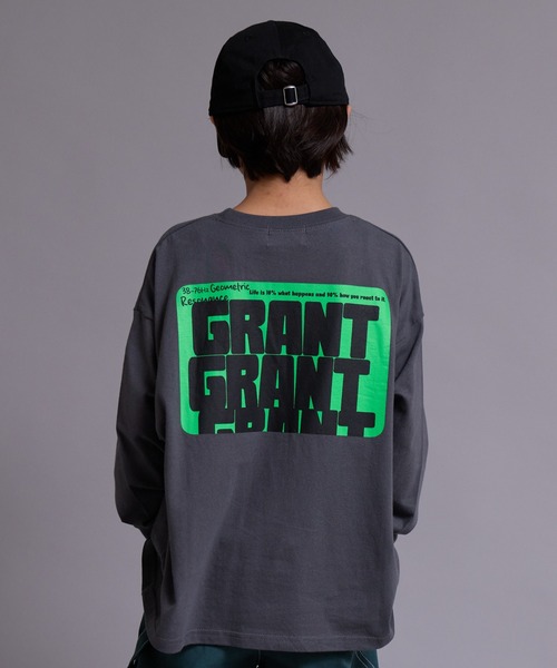PAIRMANON STREET(ペアマノンストリート)の「【90-160cm】【綿100%】アソート ロゴ 長袖 Tシャツ【PAIRMANON STREET】(Tシャツ/カットソー・キッズ・チャコールグレー/ホワイト/オレンジ/ライトグレー/ホワイト系その他2/ブラック系その他/ブラック/ホワイト系その他/パープル・140/130/110/120/100/150/160/90)」の1枚目の写真