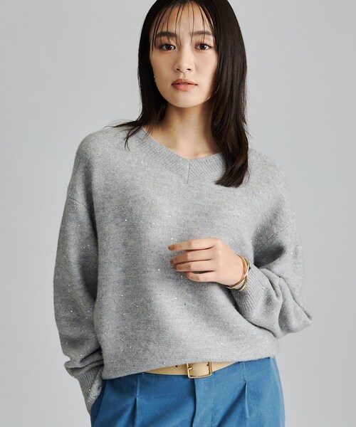 INDIVI(インディヴィ)の「【ヘアリー/上品】スパンコールヤーンふんわりニット(ニット/セーター・レディース・グレー系4/ナチュラル/パープル系1・15 /34/05/38/13)」の2枚目の写真