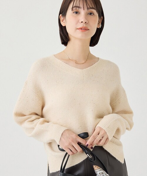 INDIVI(インディヴィ)の「【ヘアリー/上品】スパンコールヤーンふんわりニット(ニット/セーター・レディース・グレー系4/ナチュラル/パープル系1・15 /34/05/38/13)」の5枚目の写真