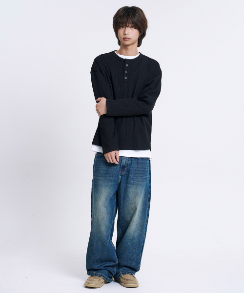 MOOVN(ムブン)の「ヘンリーネックワッフルロングスリーブTシャツ ブラック(Tシャツ/カットソー・レディース・その他・MEDIUM/LARGE)」の3枚目の写真