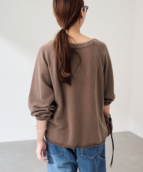 FRAMeWORK(フレームワーク)の「カットオフ加工SWEAT(スウェット・レディース・チャコールグレー/ダークパープル/ブラウン・FREE)」の17枚目の写真