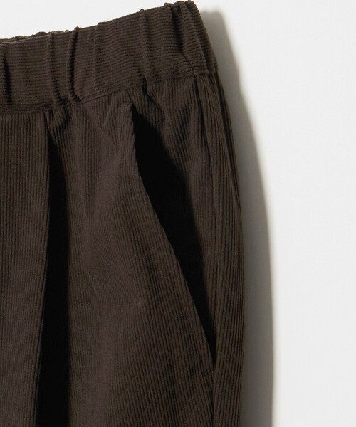A DAY IN THE LIFE UNITED ARROWS(アデイインザライフユナイテッドアローズ)の「コーデュロイ タックイージーパンツ <A DAY IN THE LIFE>(その他パンツ・レディース・ライトグレー/ネイビー/オフホワイト/ダークブラウン・M/S)」の7枚目の写真