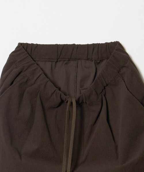 A DAY IN THE LIFE UNITED ARROWS(アデイインザライフユナイテッドアローズ)の「コーデュロイ タックイージーパンツ <A DAY IN THE LIFE>(その他パンツ・レディース・ライトグレー/ネイビー/オフホワイト/ダークブラウン・M/S)」の9枚目の写真