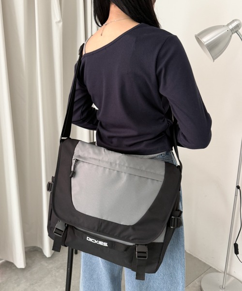 Dickies(ディッキーズ)の「∴WEGO/別注Dickiesメッセンジャーバッグ(ショルダーバッグ・レディース・ブラック系その他/ネイビー/ブラック・FREE)」の2枚目の写真