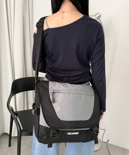 Dickies(ディッキーズ)の「∴WEGO/別注Dickiesメッセンジャーバッグ(ショルダーバッグ・レディース・ブラック系その他/ネイビー/ブラック・FREE)」の7枚目の写真