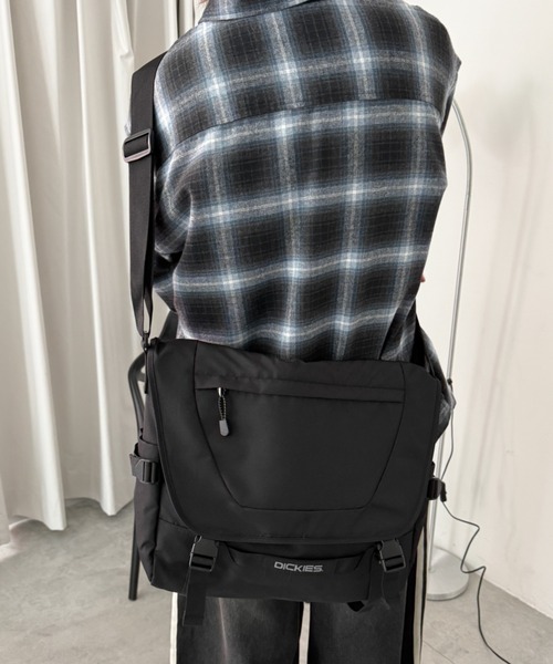 Dickies(ディッキーズ)の「∴WEGO/別注Dickiesメッセンジャーバッグ(ショルダーバッグ・レディース・ブラック系その他/ネイビー/ブラック・FREE)」の12枚目の写真
