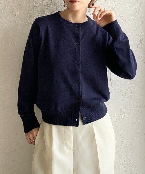 She's Closet(シーズクローゼット)の「クルーネック ハイゲージ ショート丈 長袖 ベーシック ニットカーディガン(カーディガン/ボレロ・レディース・レッド/ブラック/杢グレー/ブラウン/ネイビー・FREE)」の4枚目の写真