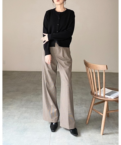 She's Closet(シーズクローゼット)の「クルーネック ハイゲージ ショート丈 長袖 ベーシック ニットカーディガン(カーディガン/ボレロ・レディース・レッド/ブラック/杢グレー/ブラウン/ネイビー・FREE)」の14枚目の写真