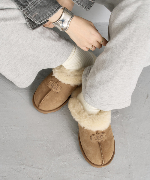 UGG(アグ)の「《WEB限定/》UGG/アグ W COQUETTE(その他シューズ・レディース・ブラウン・25cm/24cm/23cm)」の1枚目の写真