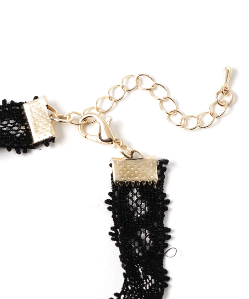 VENCEEXCHANGE（ヴァンスエクスチェンジ）の「レース+クロスチャームサガリチョーカー            （チョーカー・レディース・GOLD ・FREE）」の3枚目の写真